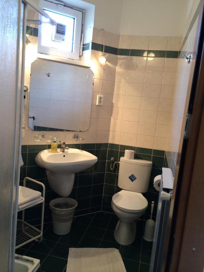 Belle Fleur Panzio Bed and Breakfast Βουδαπέστη Δωμάτιο φωτογραφία